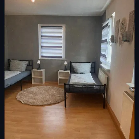 Super Monteurwohnung Mit Balkon Und Parkplatz, Bei Bayreuth Ruhig, 4 Betten Wifi, Kueche Creez