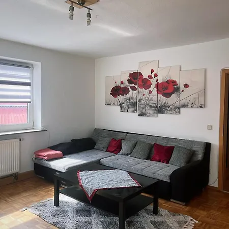 Super Monteurwohnung Mit Balkon Und Parkplatz, Bei Bayreuth Ruhig, 4 Betten Wifi, Kueche * Creez