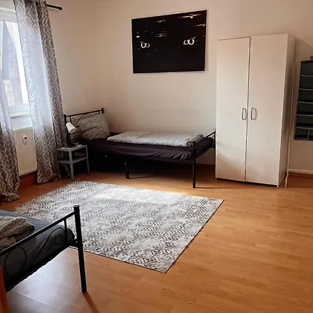 Super Monteurwohnung Mit Balkon Und Parkplatz, Bei Bayreuth Ruhig, 4 Betten Wifi, Kueche Apartment