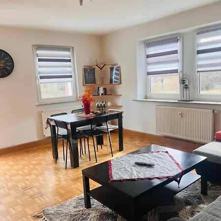Super Monteurwohnung Mit Balkon Und Parkplatz, Bei Bayreuth Ruhig, 4 Betten Wifi, Kueche Apartment
