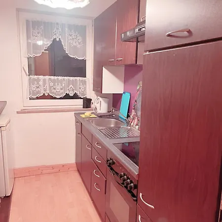 Apartment Super Monteurwohnung Mit Balkon Und Parkplatz, Bei Bayreuth Ruhig, 4 Betten Wifi, Kueche